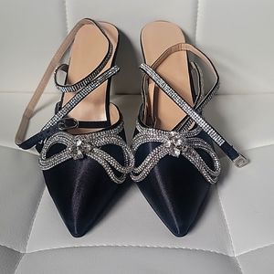 Heels with bow embellishment
